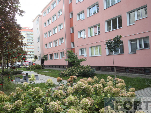 Centrum, okolice Galaxy 2 pok. 44 m2 + balkon