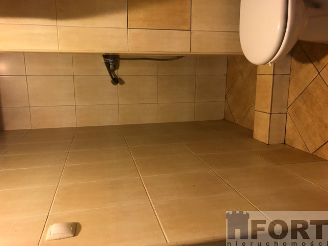 Obiekt Sprzedaż Police 28