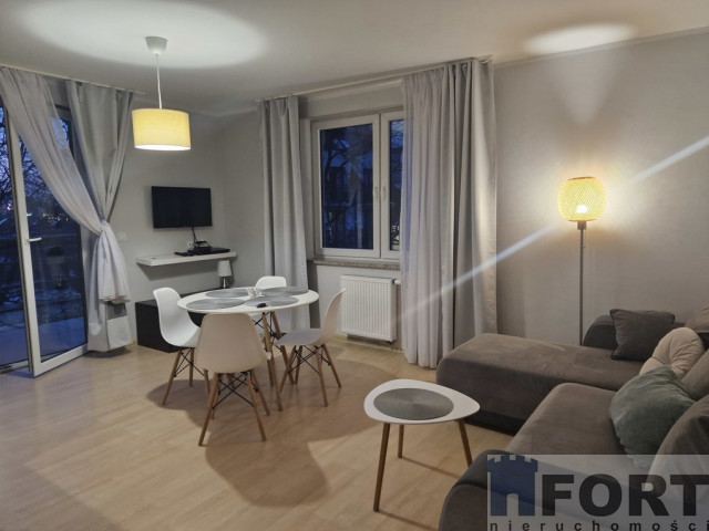 Apartament w budynku z basenem i sauną przy morzu